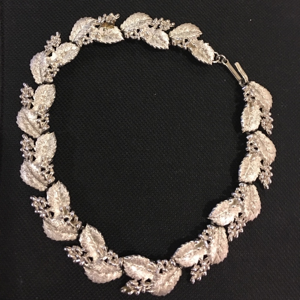 Vintage Trifari choker necklace
